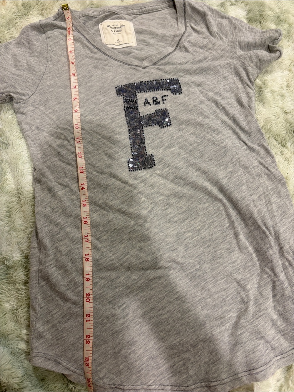 XS Abercrombie & Fitch Heather Gray Short Sleeve SEQUIN/BEADED logo Vneck summer - Picture 5 of 11